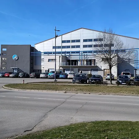 아파트 Das Apartman